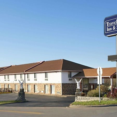 Travelodge Inn & Suites By Wyndham Muscatine Exteriör bild