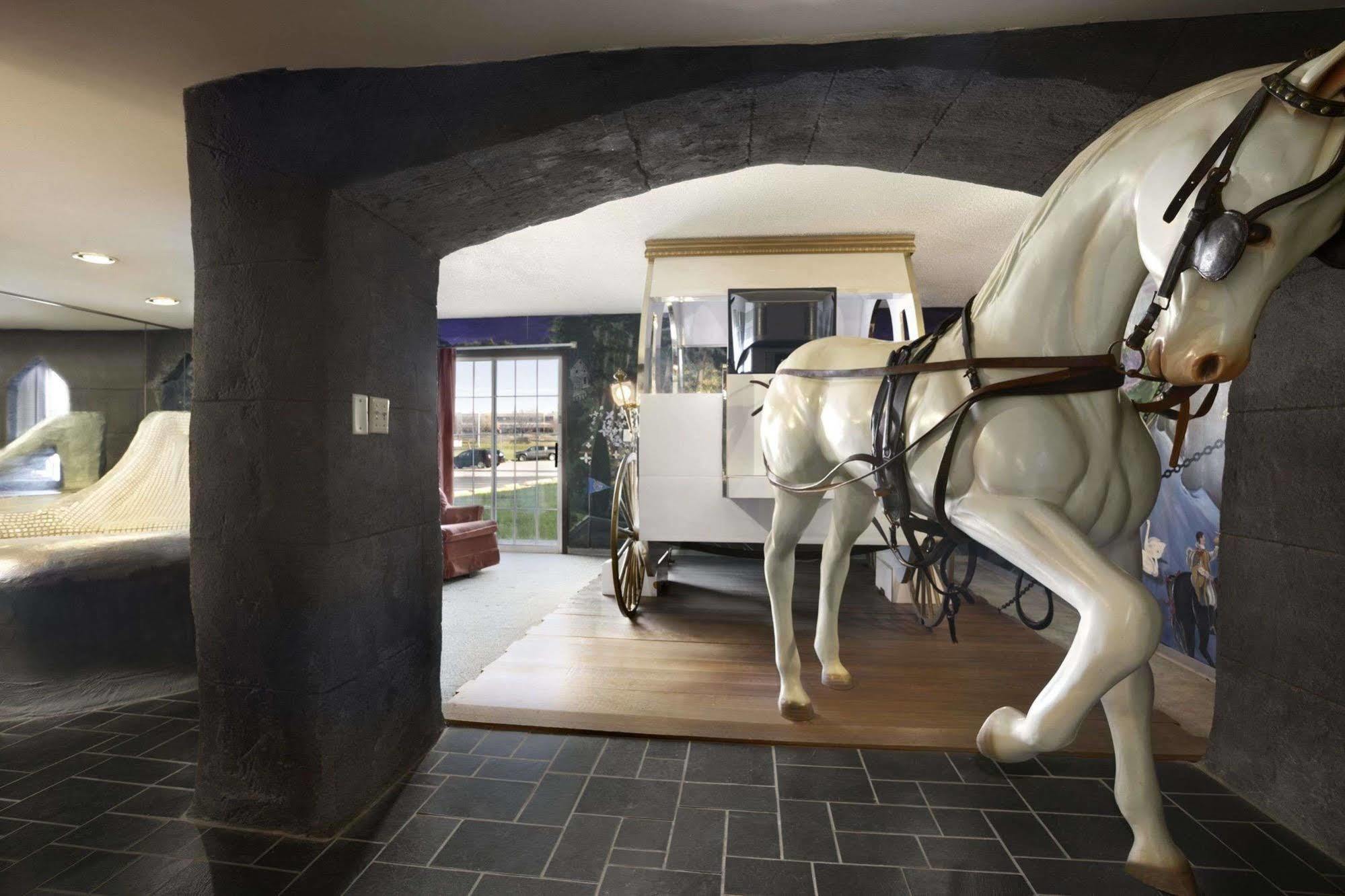 Travelodge Inn & Suites By Wyndham Muscatine Exteriör bild