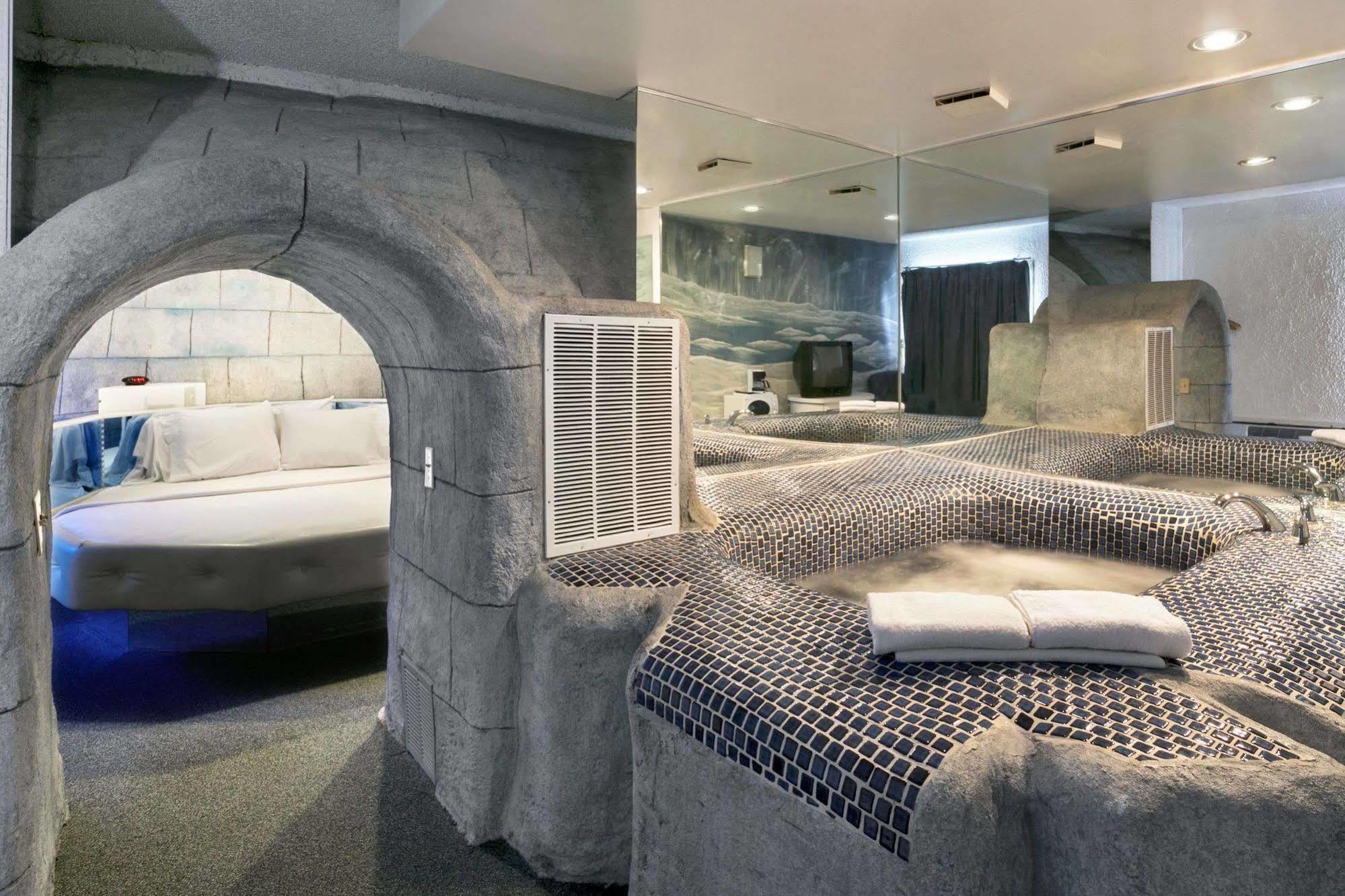 Travelodge Inn & Suites By Wyndham Muscatine Exteriör bild