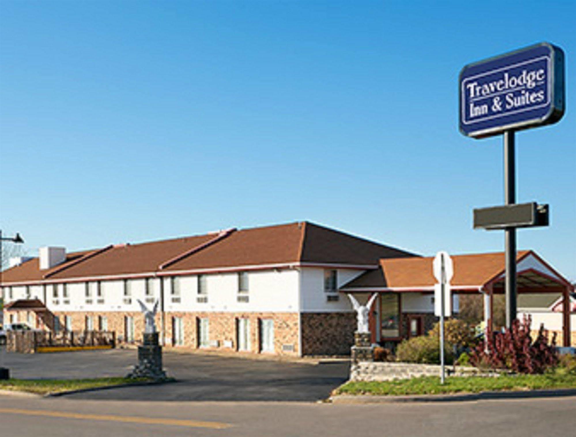 Travelodge Inn & Suites By Wyndham Muscatine Exteriör bild